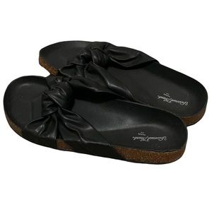 Universal Thread Sandals